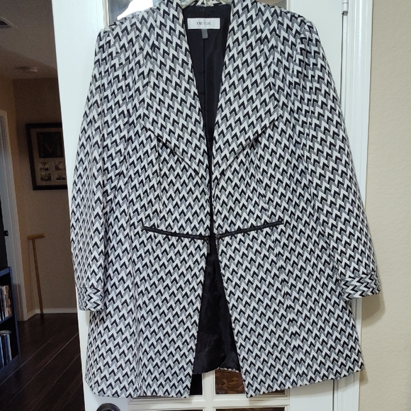 Jones Studio Jackets & Blazers - Jones Studio Black and White Patterned Blazer, Size 18W